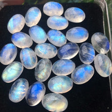 Load image into Gallery viewer, Moonstone Oval
